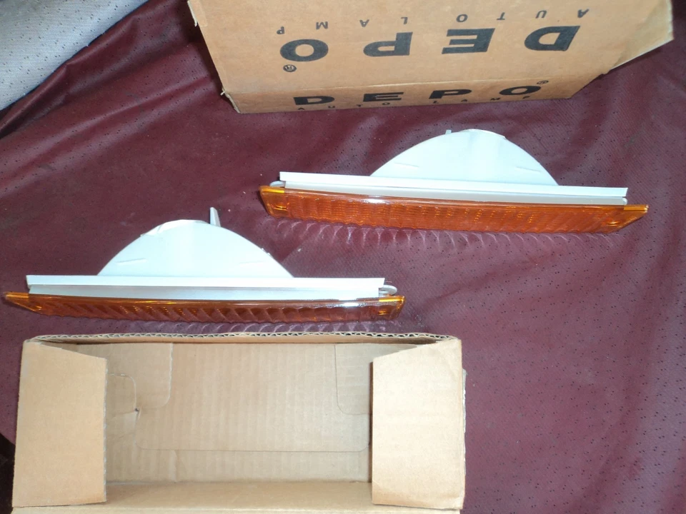 Nuevo 1989 1991 Oldsmobile Cutlass Calais Par de luces giratorias de estacionamiento delanteras Rh Lh Foto 2 de 4