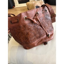 Bucket style shoulder bag in brown by atmosphere
