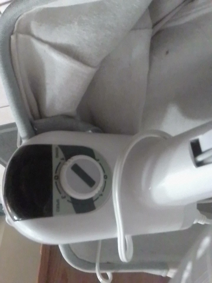 Ventilador Hurricane Classic 16 pulgadas 90 grados oscilante 3 velocidades montado en la pared, blanco Foto 2 de 3