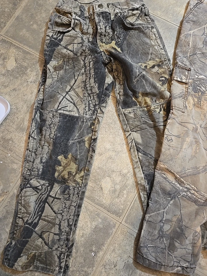Pantalones de caza jóvenes talla grande 10 Real Tree and Wrangler camuflados Foto 2 de 4