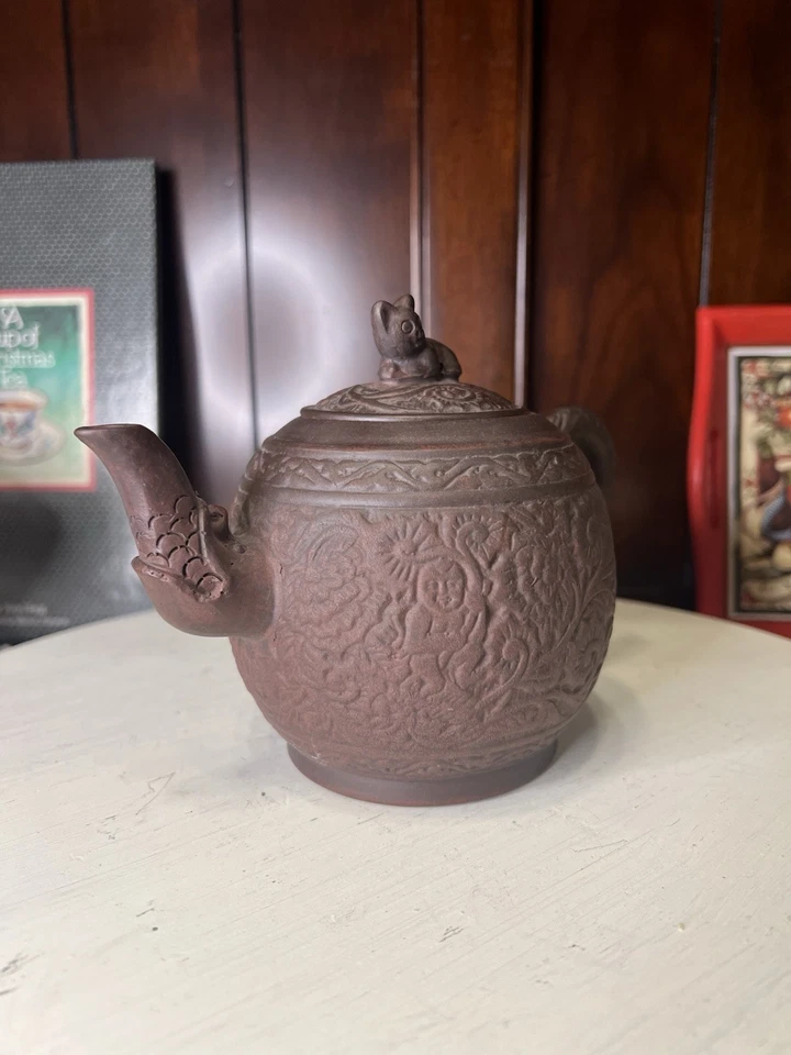 Tetera de arcilla china Yixing Zisha 2008 arcilla púrpura hecha a mano año de la rata Foto 2 de 4