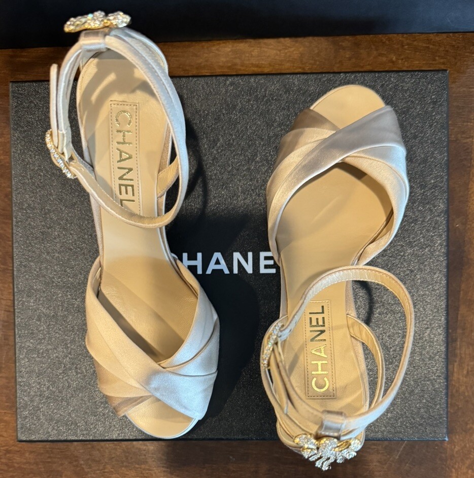 CHANEL PUMPS NEW IN BOX WITH TAGS CC logo Satin With Bow And