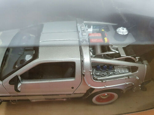 DeLorean Ritorno al Futuro 3 Back to the Future BTTF - Scala 1:24 Die Cast Welly - Foto 4 di 8