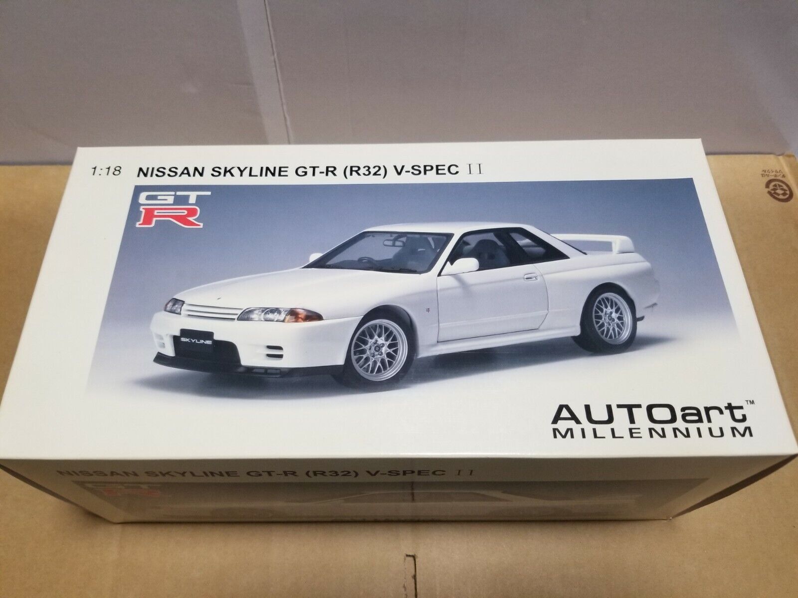 Autoart 77345 NISSAN SKYLINE GT-R R32 V-SPEC II 2 CRYSTAL WHITE 1/18