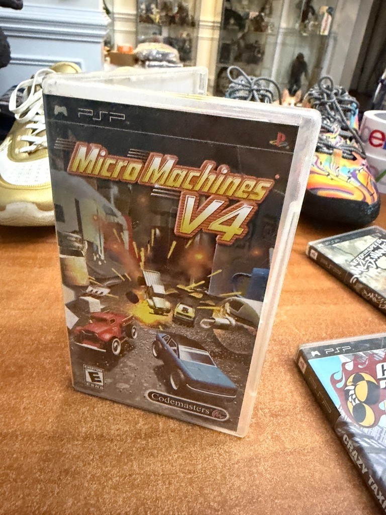 PSP 2006 - Micro Machines V4 w/ Box & Manual (Works)