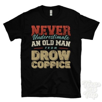 NIEMALS UNTERSCHÄTZE EINEN ALTEN MANN AUS DROW COPPICE T-SHIRT Weihnachtsgeschenk Laube Chalke
