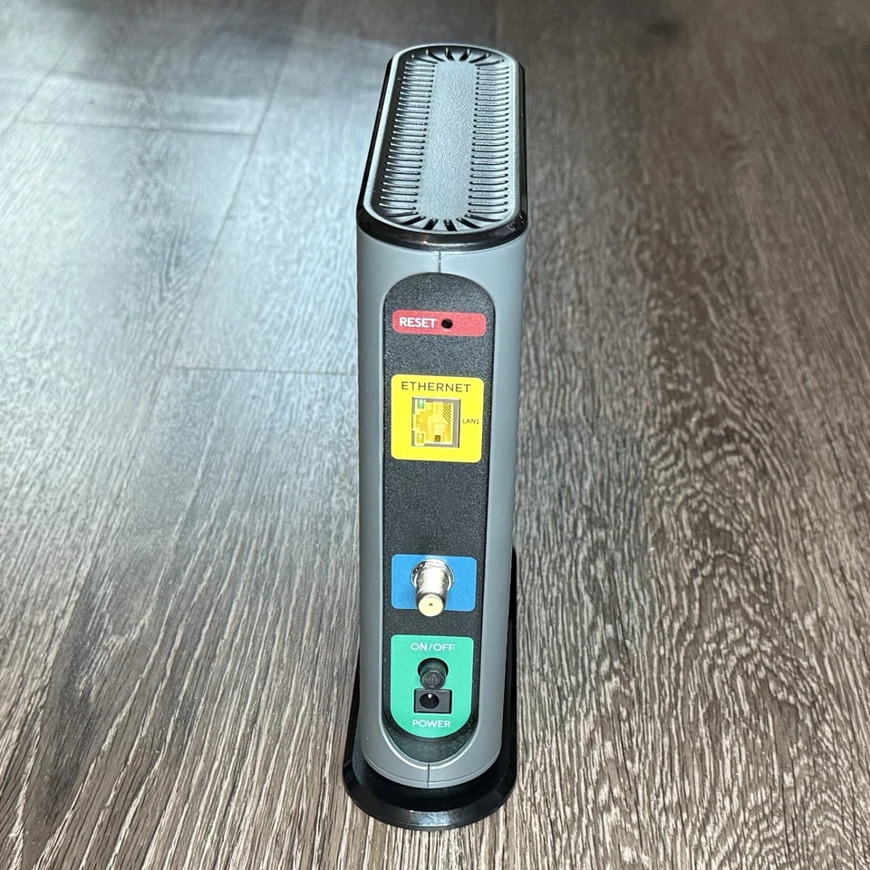 Motorola - MB8611 32x8 DOCSIS 3.1 Cable Modem 2.5 GB Ethernet - Black - Image 2 of 4