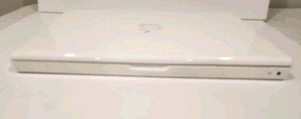 Apple Macbook A1181 13.3" Laptop PARTS ONLY White Untested - Image 2 of 4