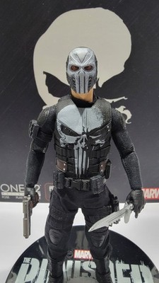 Mezco Toyz Netflix PUNISHER (ULTIMATE EDITION) 1/12 Action Figure