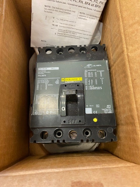 SCHNEIDER ELECTRIC SQUARE D FHL36070 MOLDED CASE CIRCUIT BREAKER ((Brand New))!!