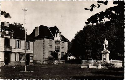 CPA COMBRESSOL - Le Monument aux Morts (692349)