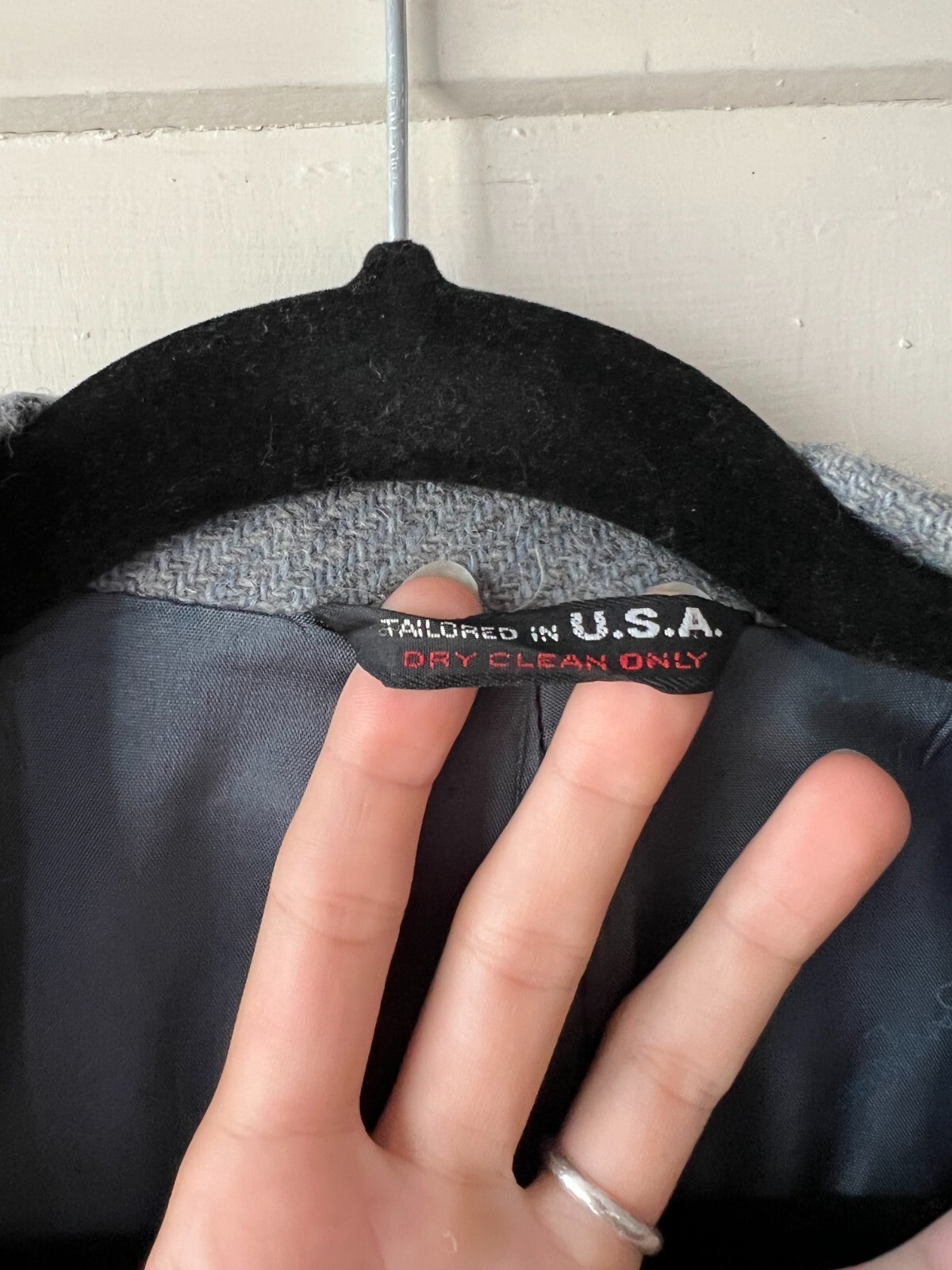 Giacca vintage grigia in lana Yves Saint Laurent con bottoni a gambo