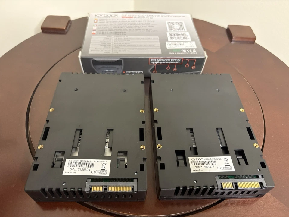 2 tarjetas SSD y 3 Icy Dock 2.5 a 3.5 SSD/SATA HDD Adaptador Bahía MB882SP-1S-2B Foto 2 de 4