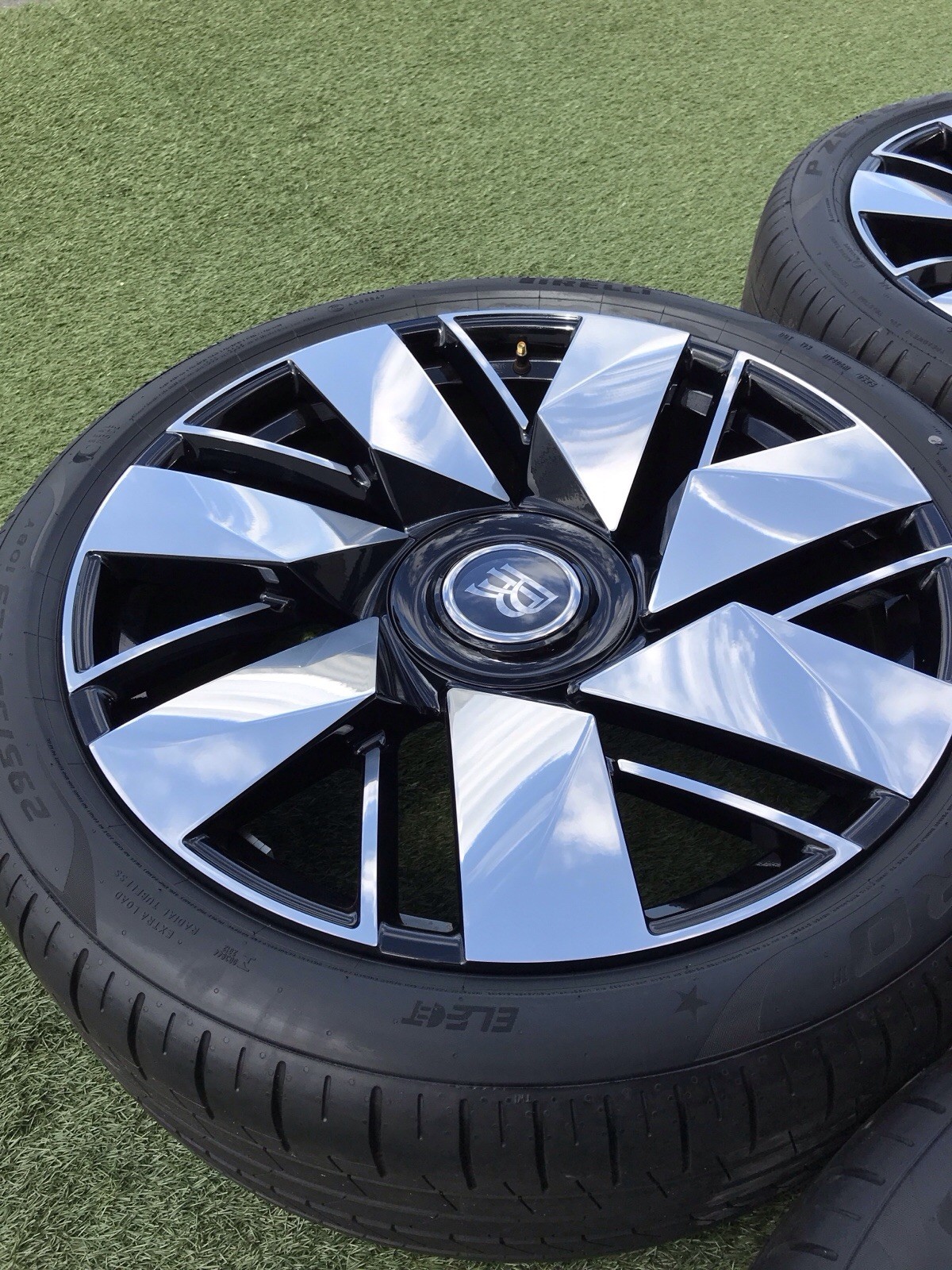 23 ROLLS ROYCE RIMS TIRES NEW TAKE OFFS CULLINAN 2025 STOCK FACTORY WHEELS