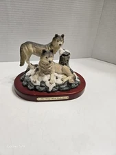 Vintage Resin Statue " THE GRAY ROCK COLLECTION " 2 Wolves Amy And Addy In A...