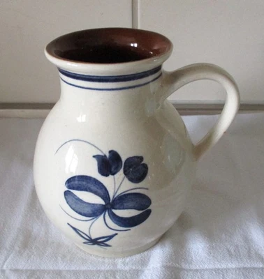 Keramik Tisch Vase Krug Henkelkrug creme-blau Dekor bauchig Landhaus Deko - Bild 1 von 3