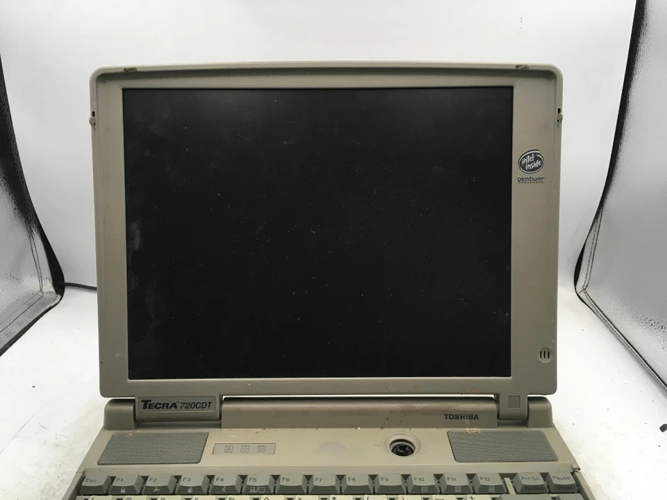 TOSHIBA TECRA 720CDT - VINTAGE - FOR PARTS - INTEL PENTIUM - 16MB RAM - READ -BB - Image 2 of 4