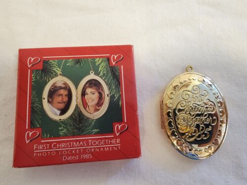 First Christmas Together Hallmark Ornament 1985, Photo Locket Vintage - Bild 1 von 3