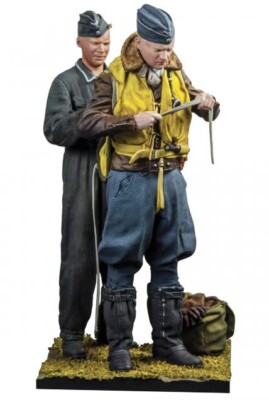 1/32 54mm Resin German Pilot & his Assistant Unassembled Unpainted