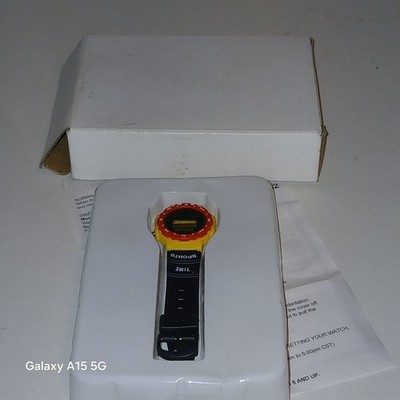 VINTAGE TOYS R US - VINTAGE CHILD WORLD KIDS DIGITAL WATCH PROMO *VERY RARE