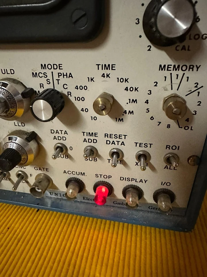 UNICOM 4106 Multi-Channel Analyzer (MCA) Test Equipment - Vintage Electronics - Image 4 of 4