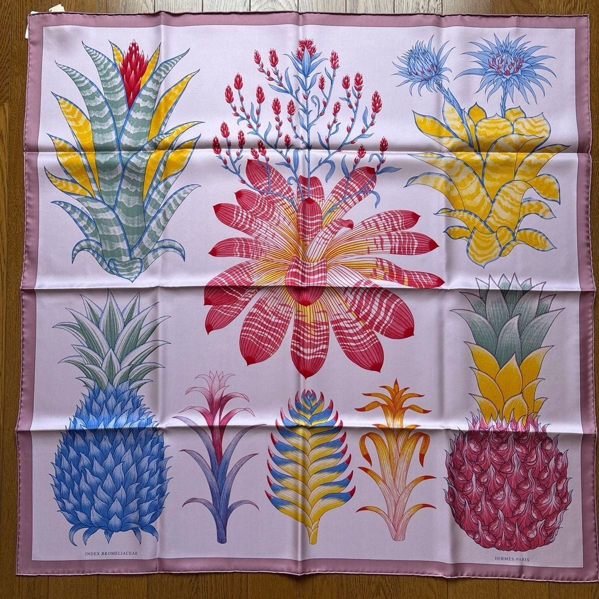 HERMÈS 植物モチーフ スカーフ HERMES Carre 90 Scarf Pink Multi Katie Scott Bromeliaceae