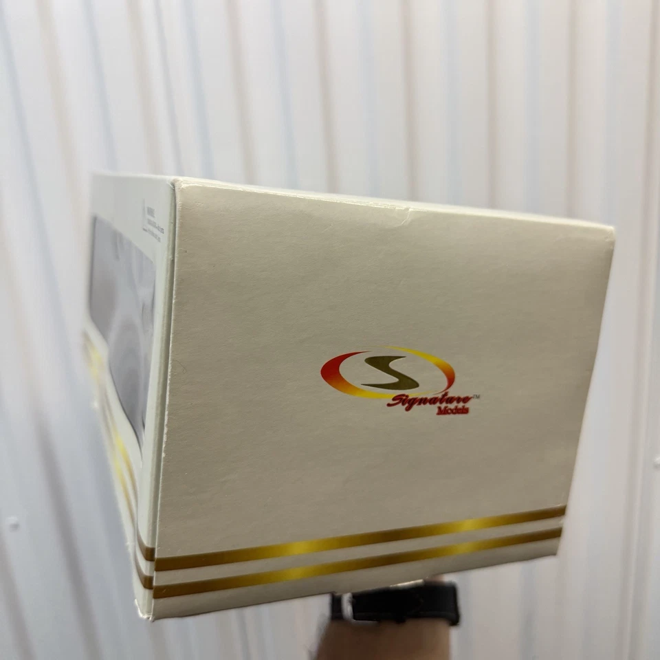 NUEVOS MODELOS DE FIRMA DIECAST 1/18 NEGRO 1938 BUICK CENTURY CONVERTIBLE CUPÉ NUEVO EN CAJA Foto 3 de 4