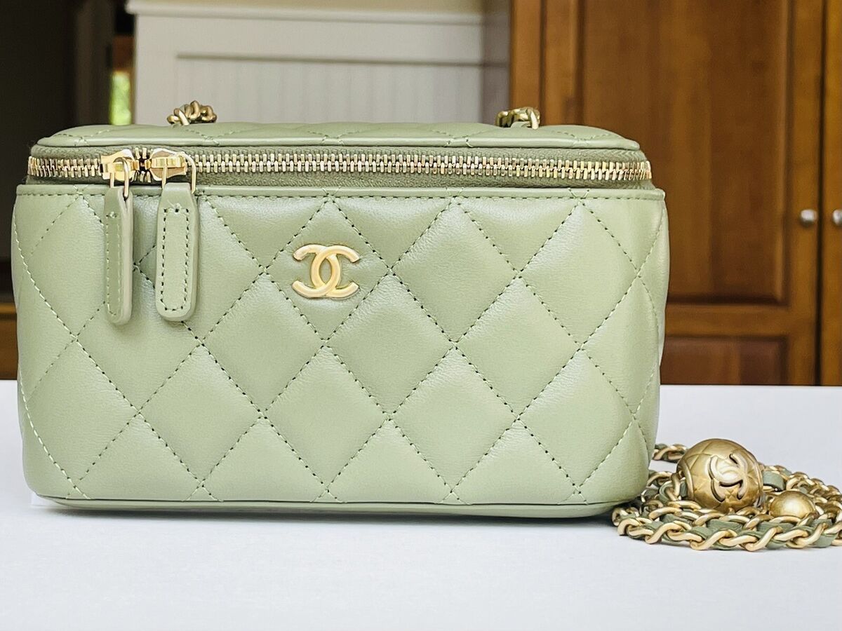 NEW 21B CHANEL GREEN PEARL CRUSH VANITY ADJUSTABLE CHAIN BAG NEW 21B CHANEL GREEN PEARL CRUSH VANITY ADJUSTABLE CHAIN BAG