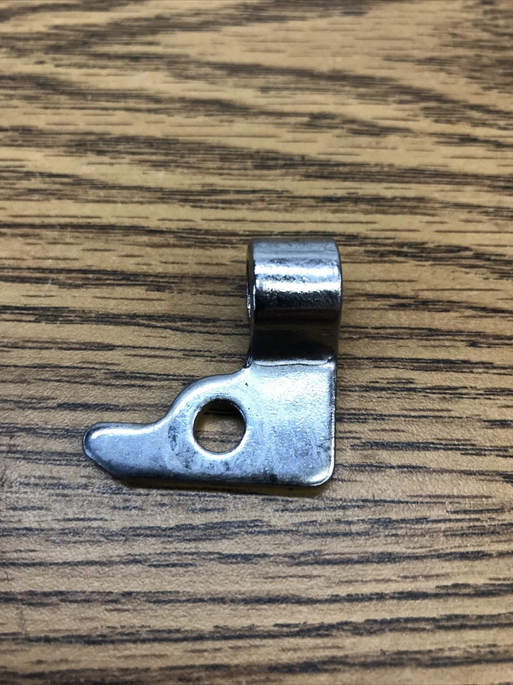 HONDA SHADOW VLX VT600 1988-2007, PIEZA RECEPTOR CABLE EMBRAGUE # 22825-MEW-920 Foto 2 de 4