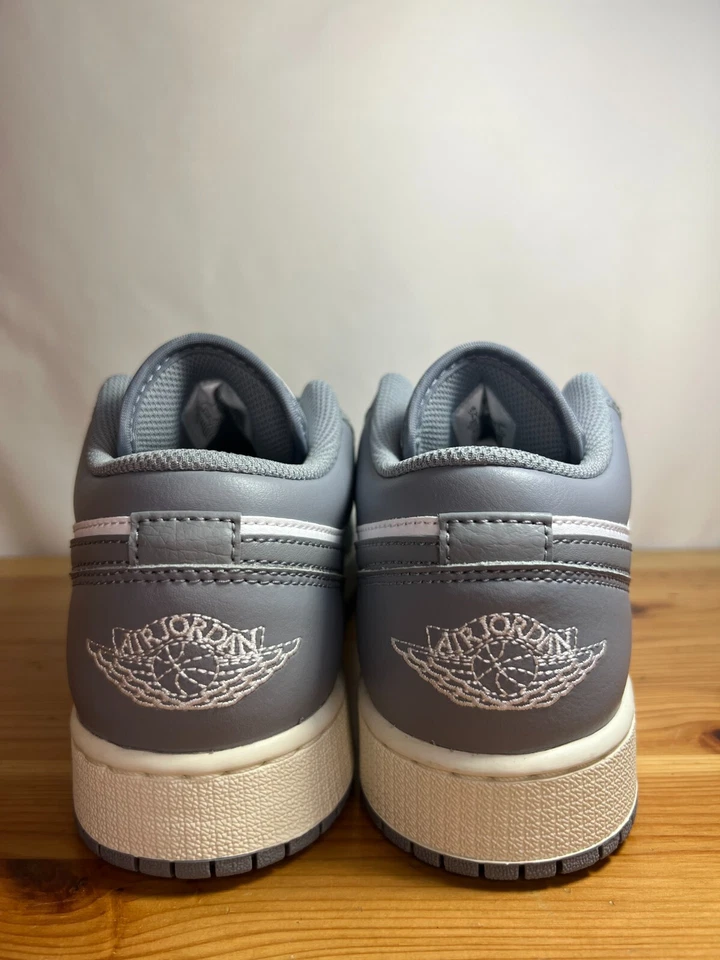 Nike Air Jordan 1 Low Vintage Gris (GS) 553560-053 Talla 7Y Nuevo DS En Mano Foto 3 de 4