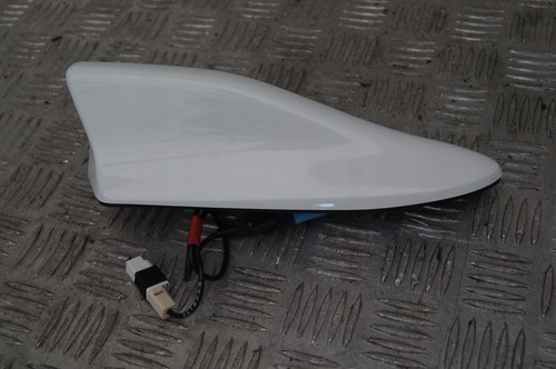 Mitsubishi Outlander III Hybryda antena dachowa rekin - Zdjęcie 2 z 4