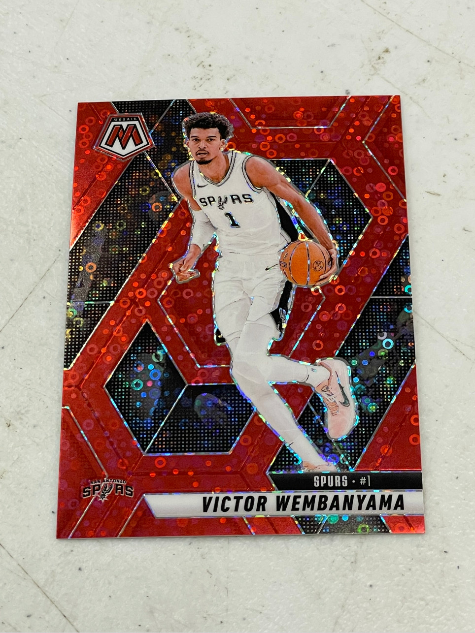 2024-25 Panini Mosaic Victor Wembanyama #31 Fast Break Red Mosaic Prizm /99