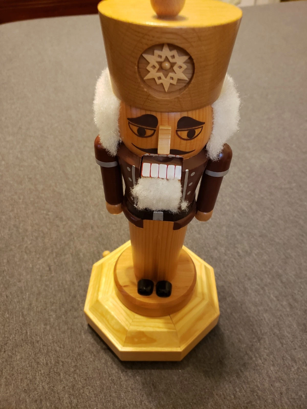 Vinatge Erzgebirge Volkskunst Steiffen Reuge Rotating Nutcracker Music Box
Opens in a new window or