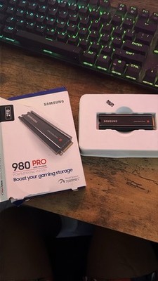 Samsung 980 PRO 2TB PCIe 4.0 NVMe M.2 Internal SSD with Heatsink Black
