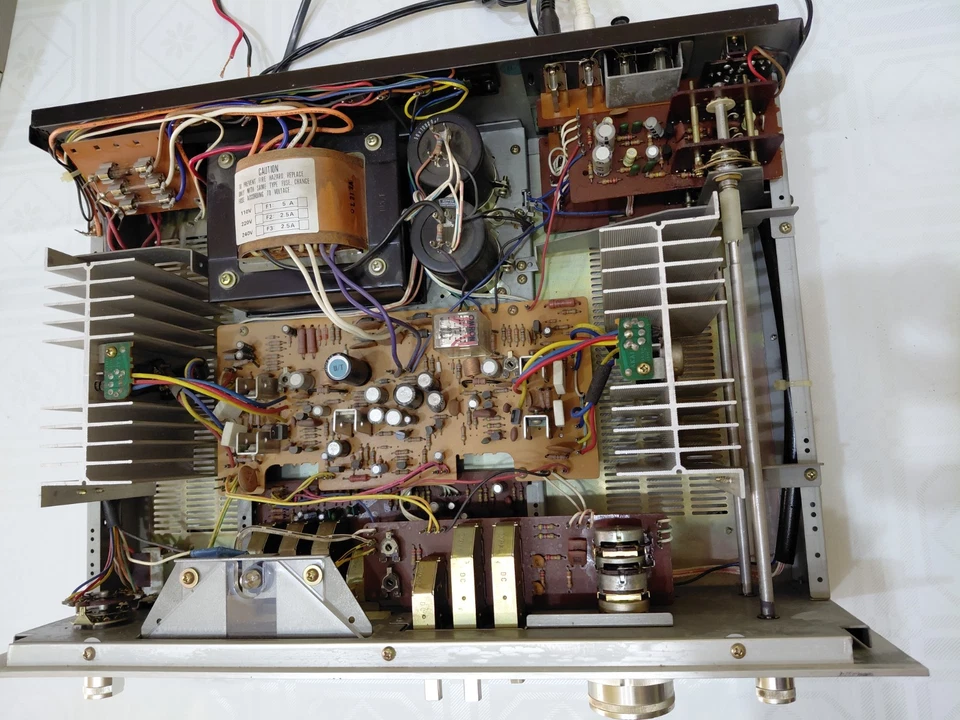 AKAI AM-2600 AMPLIFICATORE IN OTTIMO STATO - Immagine 2 di 4