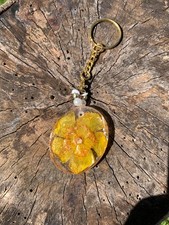 Porte-clés Fleur Jaune Naturelle en Résine – Création Artisanale Unique