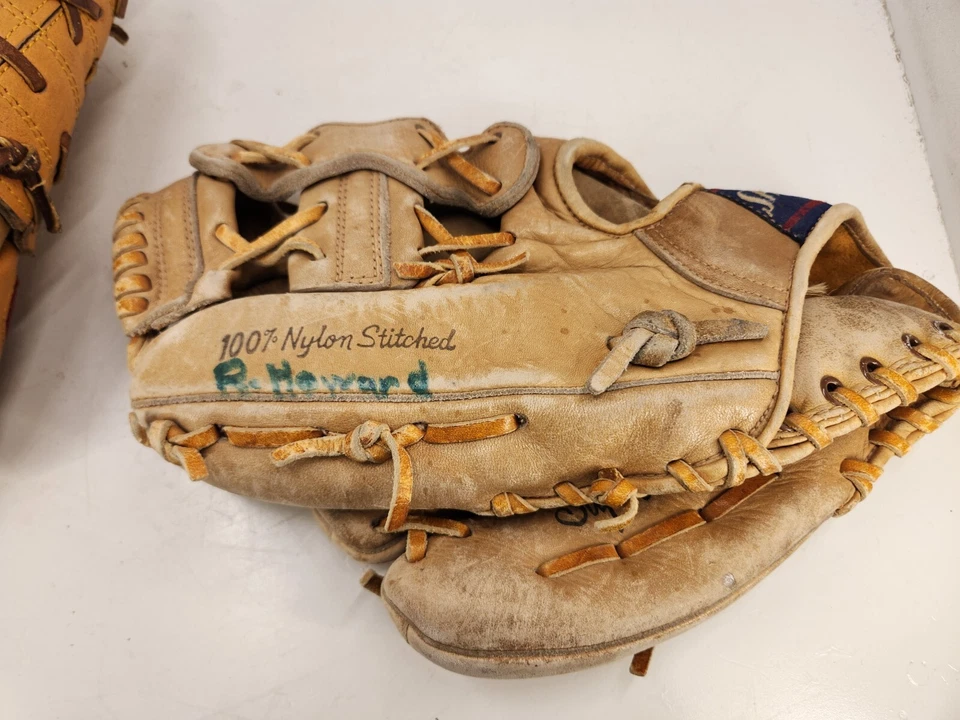 2 Guantes de Béisbol SPAULDING Blancos Ford Mano Izquierda E-Z Flex 42-346 y Rawlings Foto 4 de 4