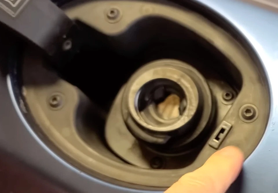 Замок открывателя газовой двери Mclaren MP4-12c & 650s 675 л 2012 2013 2014 2015 - Изображение 2 из 2