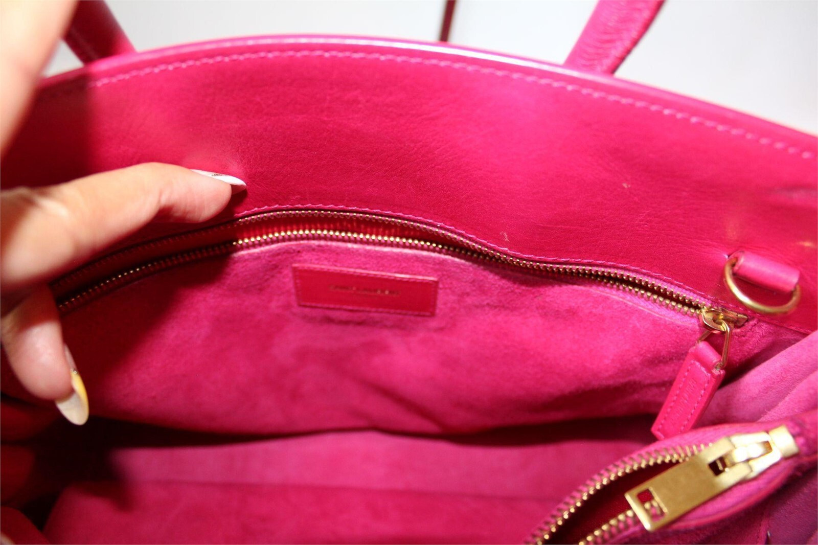 Borsa a tracolla da donna Yves Saint Laurent in pelle rosa Sac de Jour con dust bag