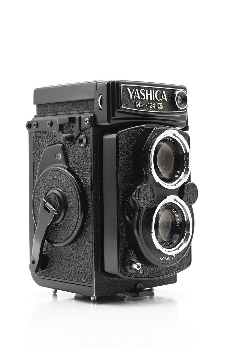 Yashica Mat-124G Twin Lens Camera 80mm 3.5 Yashinon 6x6 1970 Yashica Mat-124G Twin Lens Camera 80mm 3.5 Yashinon 6x6 1970