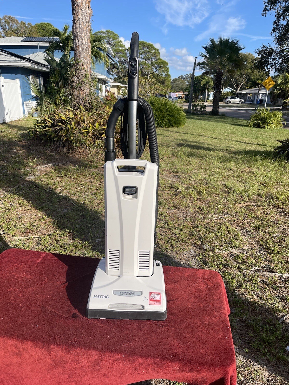 Maytag Upright Vacuum Cleaner Model M1200. GREAT CONDITION. eBay