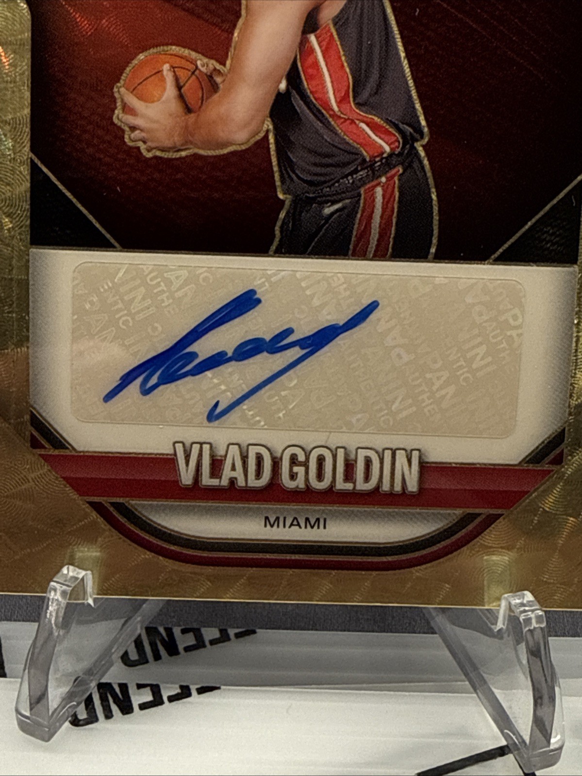 2025 Prizm NBA Vlad Goldin Gold Vinyl Auto SSP /5 Rookie Auto RC AU Heat view 6