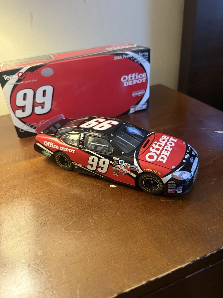 Coche de juguete NASCAR 2005 Carl Edwards Office Depot 1/24 Team Preferred Series Foto 4 de 4