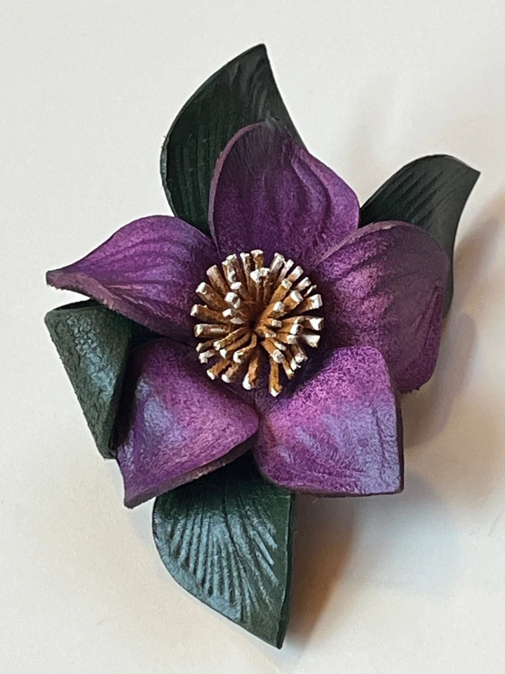 Broche prendedor vintage hecho a mano de cuero púrpura profundo madera flor violeta - 2,75 x Foto 3 de 4