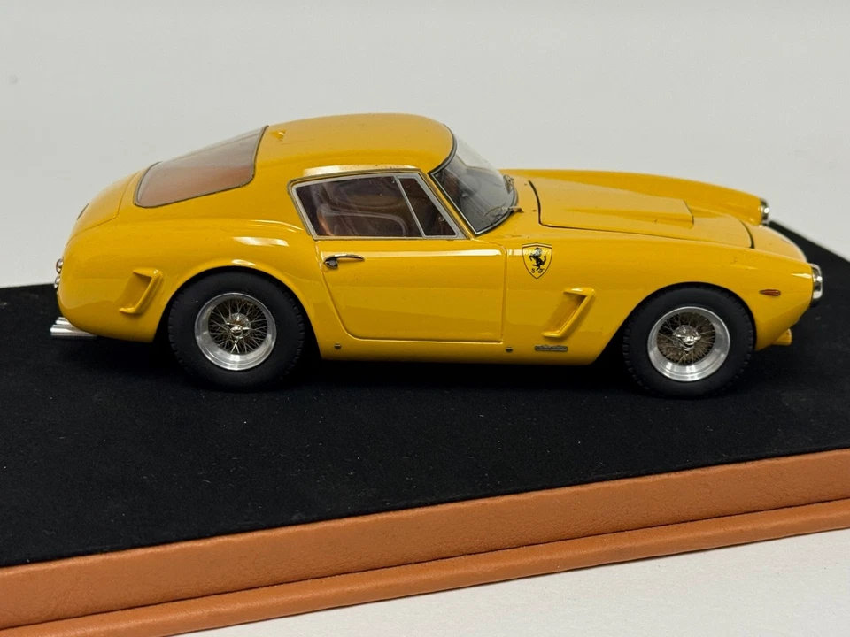 1/24 Tecnomodel Ferrari 250 GT Lusso SWB in Yellow with Engine Detail ABG196 - Image 3 of 4