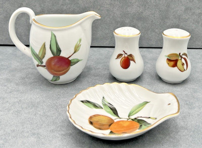 ROYAL WORCESTER EVESHAM GOLD TRIM SALT & PEPPER, CREAMER & SHELL DISH