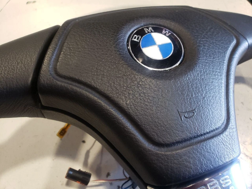 3 Spoke Steering Wheel Assembly - 1998 BMW Z3 Convertible - OEM 1092762, 1092050 - Image 2 of 4