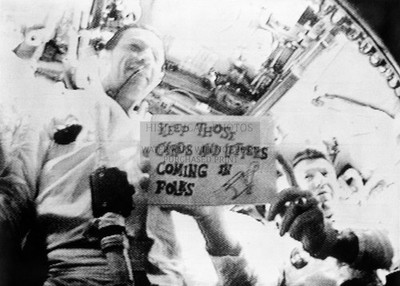 APOLLO 7 LIVE TV BROADCAST ASTRONAUTS SCHIRRA AND EISELE 1968 5X7 PHOTO