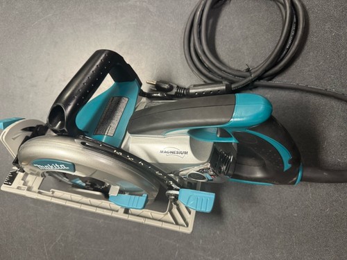 Makita Worm Drive Saw 5377MG Corded - Picture 4 of 15