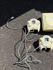 Sega Dreamcast Console Complete With 2 Controllers All Power Cables Fully Works